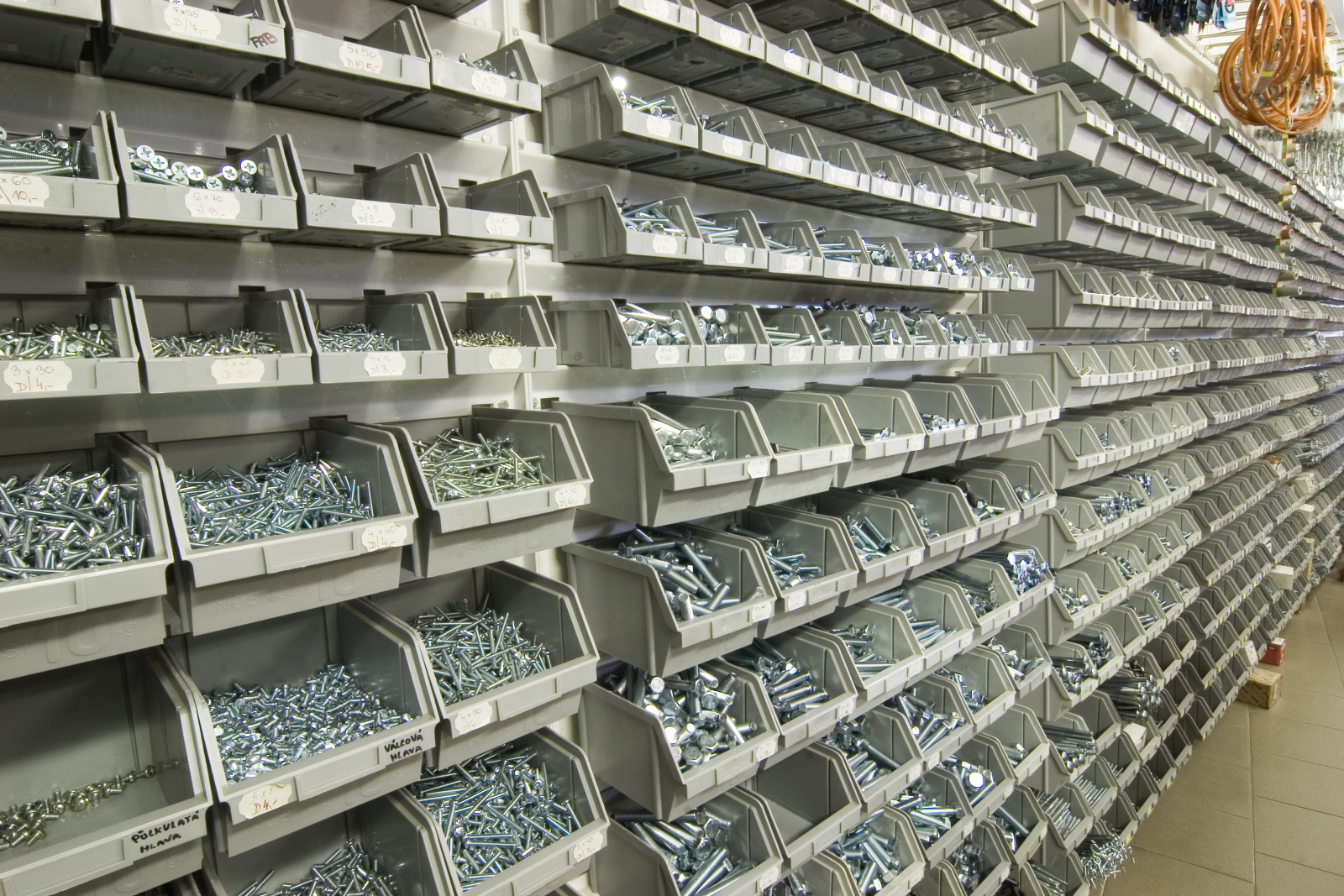 Prodej zavedeného železářství na severu Čech