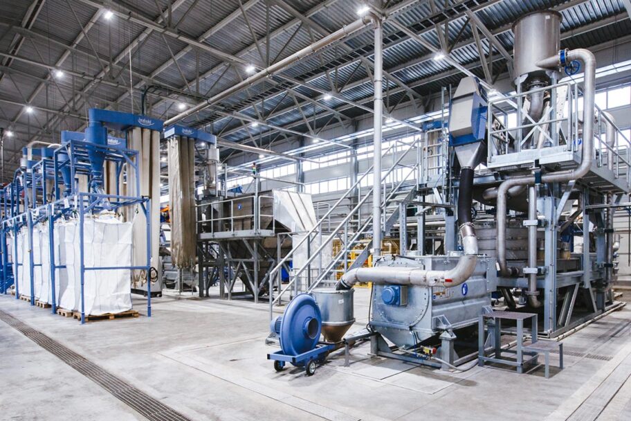 Prodej společnosti zaměřené na recyklaci a prodej granulátu