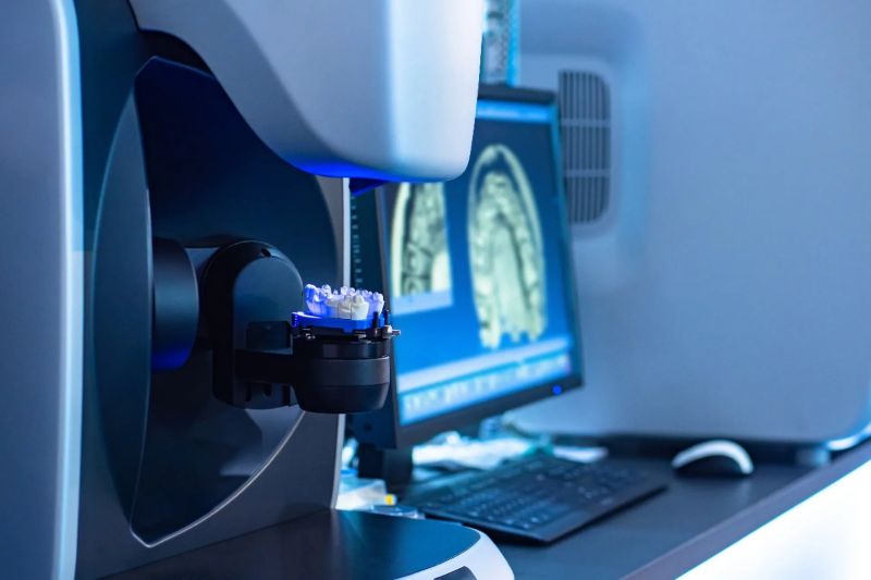 Prodej zubní laboratoře francouzské skupině Minlay